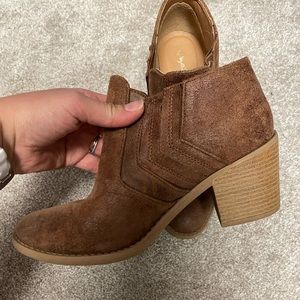 Size 7 qupid brown ankle boots